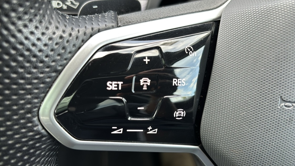 Volkswagen Touareg Black #26