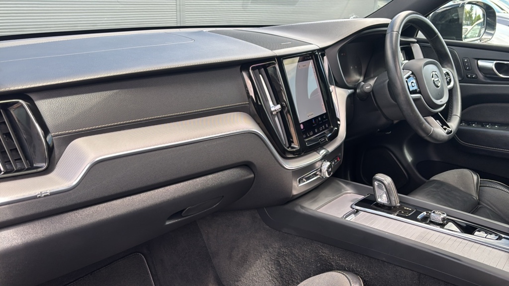 Volvo XC60 2.0 B4d R Design Pro Awd Geartronic 197 Ps Black #2