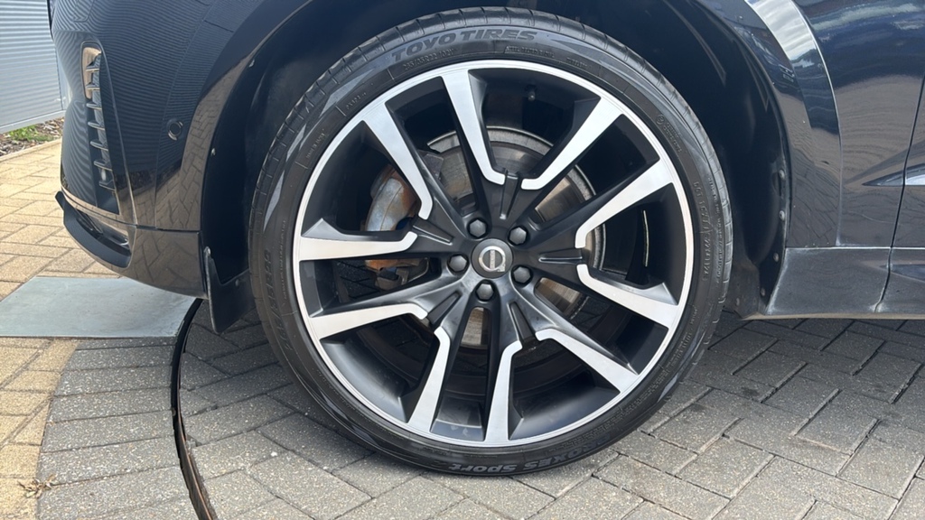 Volvo XC60 2.0 B4d R Design Pro Awd Geartronic 197 Ps Black #5