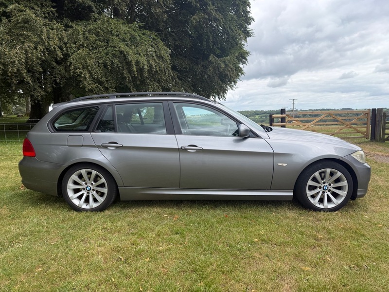 BMW 3 Series 320D Se Touring Grey #4