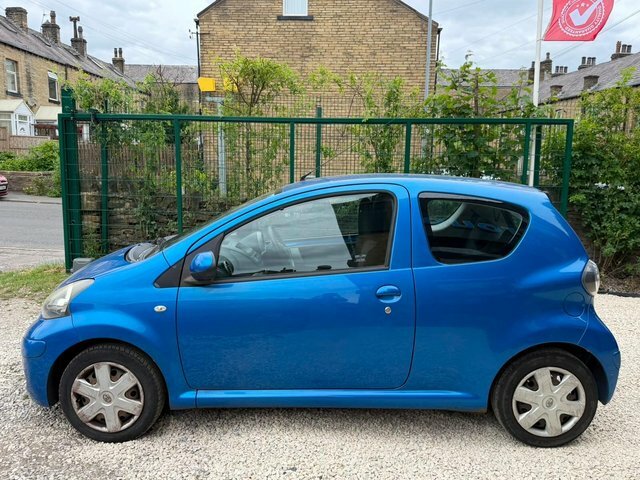 Toyota Aygo Hatchback Blue #4