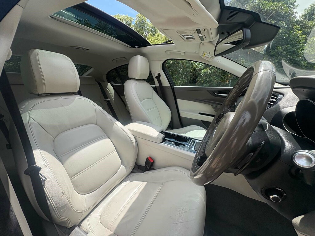 Jaguar XE Prestige I  #3