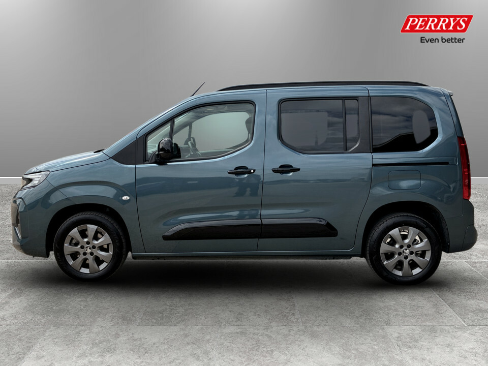 Vauxhall Combo-e Life 100Kw Ultimate 52Kwh Blue #4