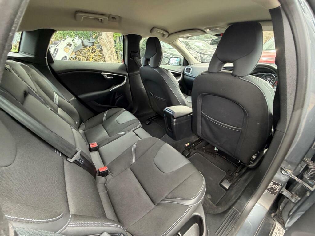Volvo V40 2.0 T2 Momentum Euro 6 Ss Grey #22