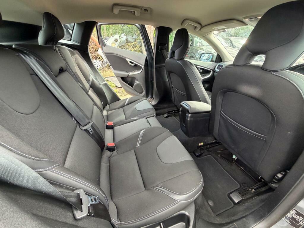 Volvo V40 2.0 T2 Momentum Euro 6 Ss Grey #23
