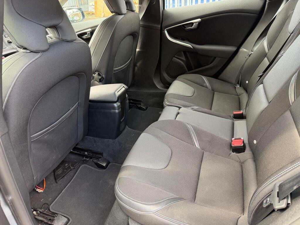 Volvo V40 2.0 T2 Momentum Euro 6 Ss Grey #26