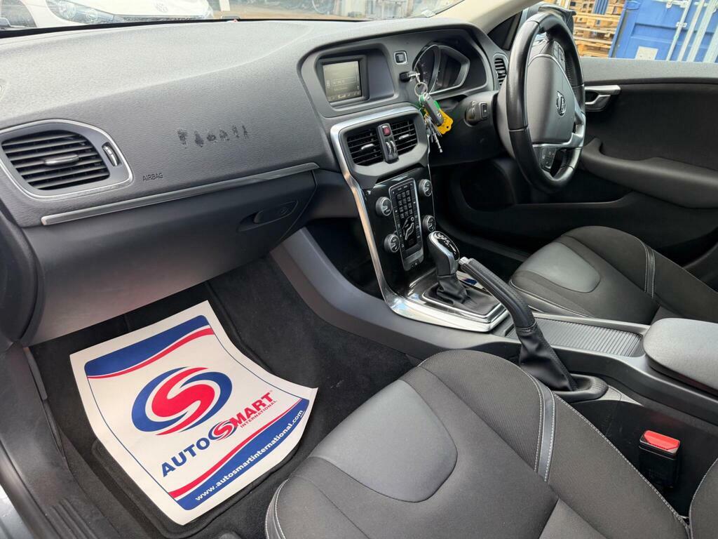 Volvo V40 2.0 T2 Momentum Euro 6 Ss Grey #18