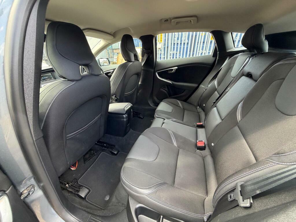 Volvo V40 2.0 T2 Momentum Euro 6 Ss Grey #25