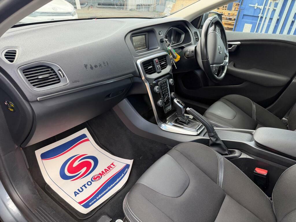 Volvo V40 2.0 T2 Momentum Euro 6 Ss Grey #13