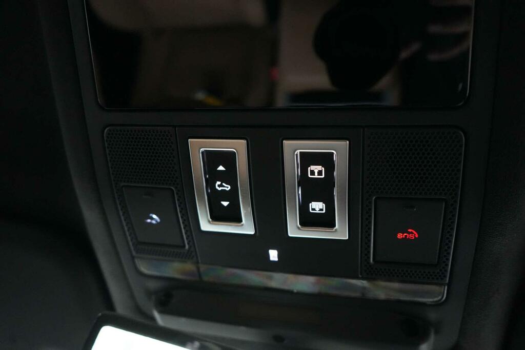 Land Rover Defender 90 3.0 D250 Hard Top X-dynamic Se 3 Seat Grey #43