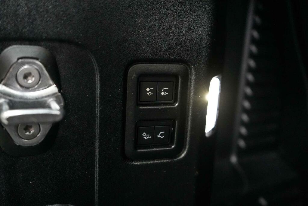 Land Rover Defender 90 3.0 D250 Hard Top X-dynamic Se 3 Seat Grey #10