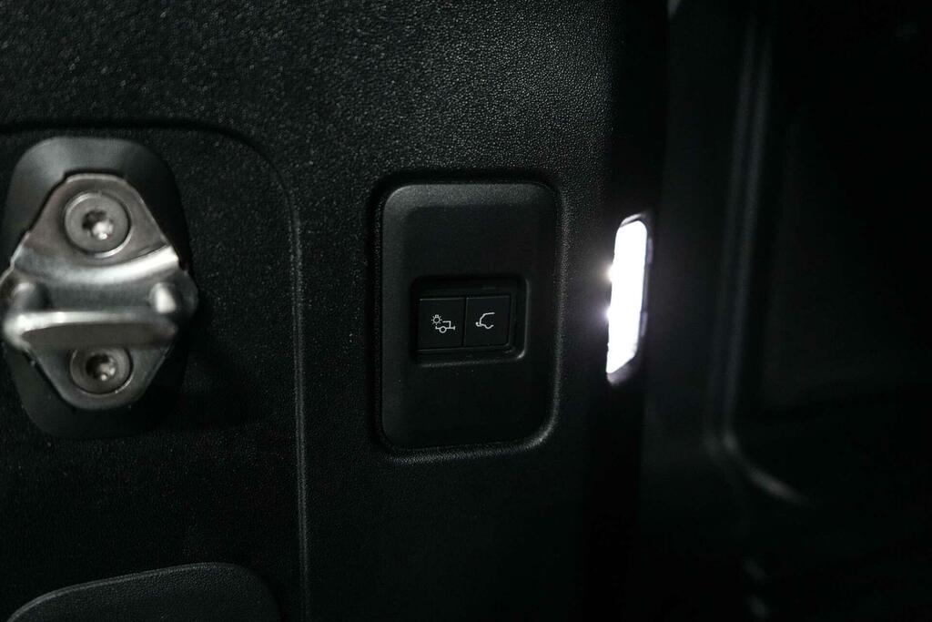 Land Rover Defender 110 3.0 D300 Hard Top Hse Black #15