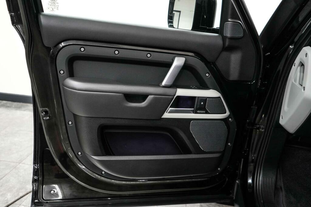 Land Rover Defender 110 3.0 D300 Hard Top Hse Black #22