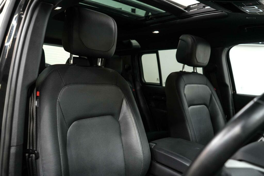 Land Rover Defender 110 3.0 D300 Hard Top Hse Black #17