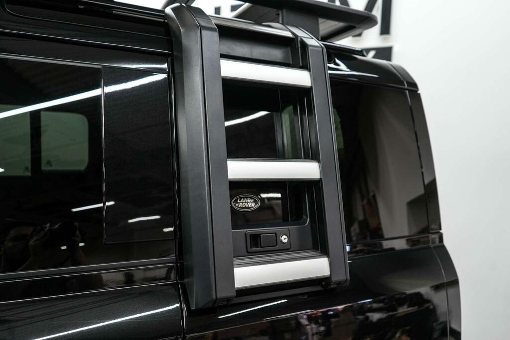 Land Rover Defender 110 3.0 D300 Hard Top Hse Black #10
