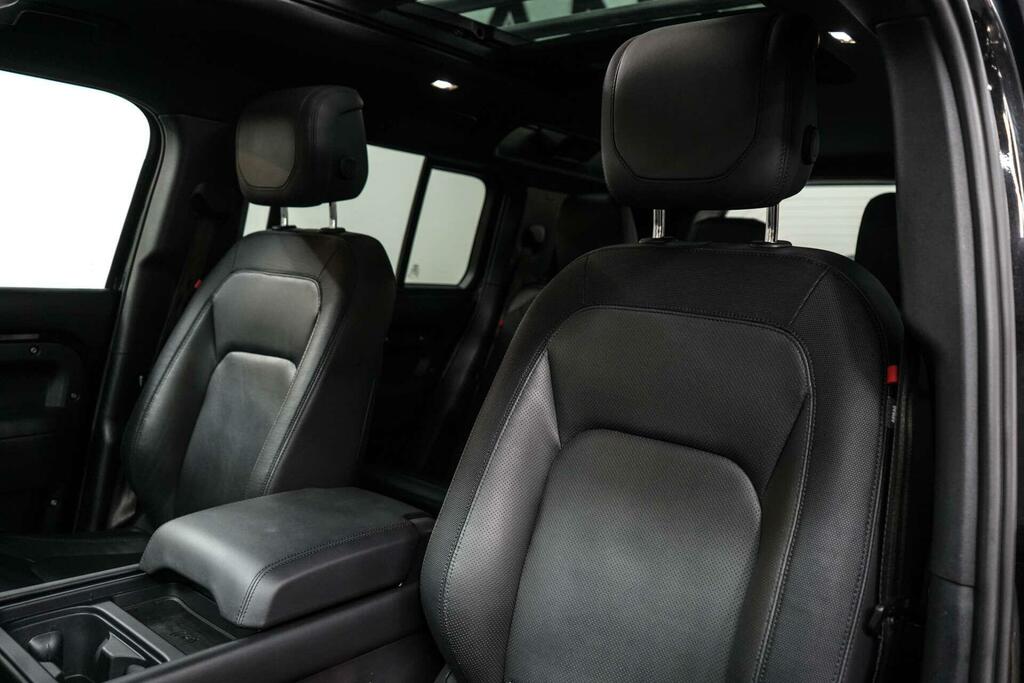 Land Rover Defender 110 3.0 D300 Hard Top Hse Black #18