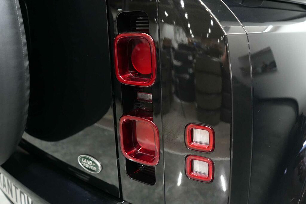 Land Rover Defender 110 3.0 D300 Hard Top Hse Black #13