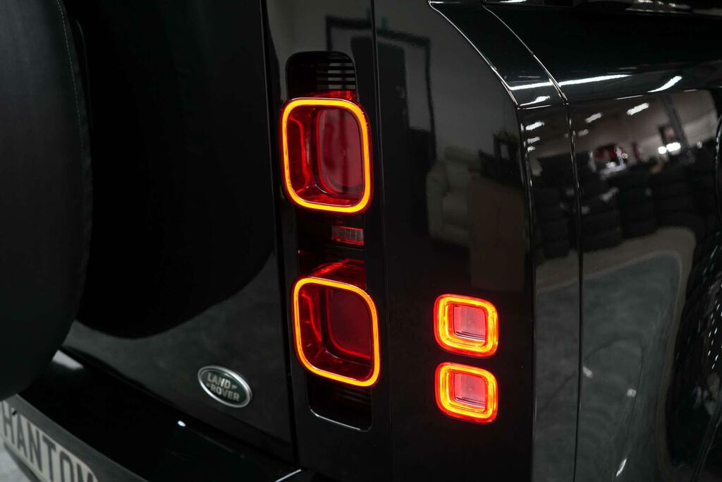 Land Rover Defender 110 3.0 D300 Hard Top Hse Black #54