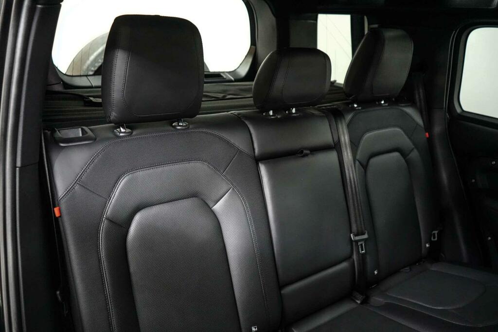 Land Rover Defender 110 3.0 D300 Hard Top Hse Black #25