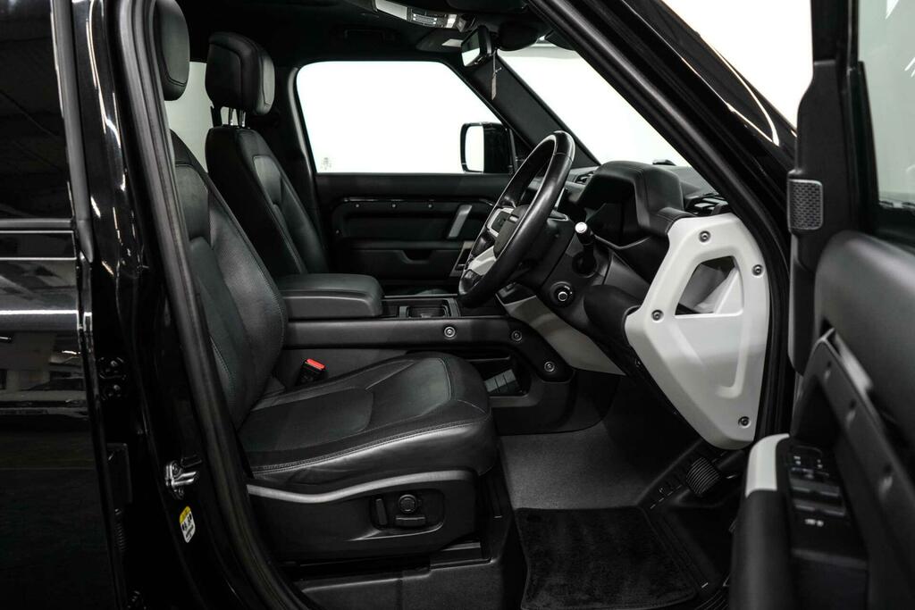 Land Rover Defender 110 3.0 D300 Hard Top Hse Black #26