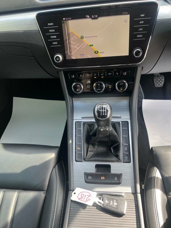 Skoda Superb 2L Se Technology White #3