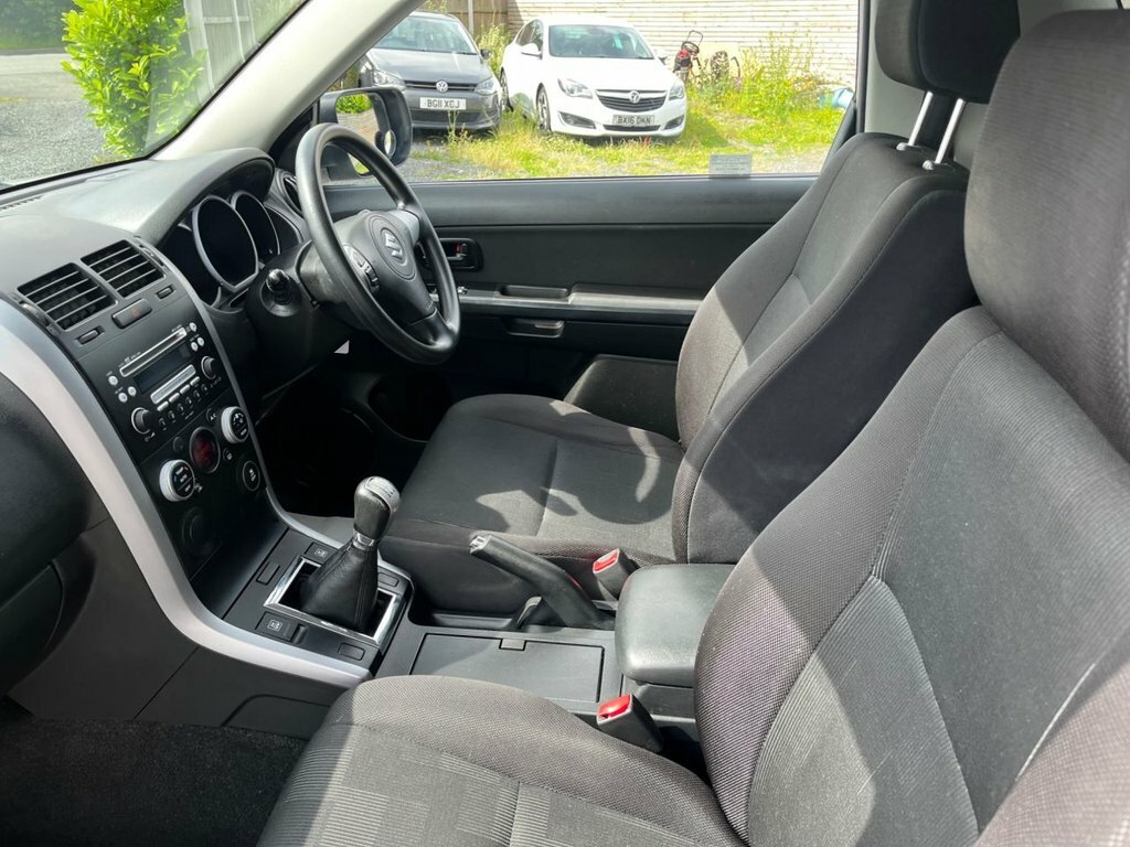 Suzuki Grand Vitara 1.9 Sz-t Ddis 127 Bhp White #41