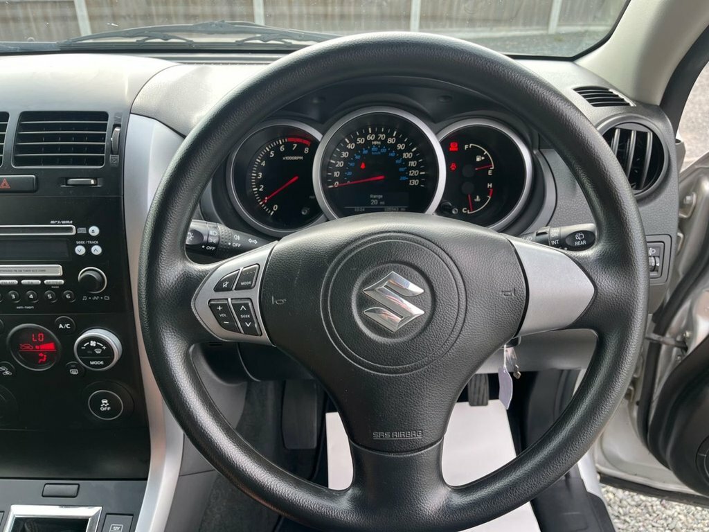 Suzuki Grand Vitara 1.9 Sz-t Ddis 127 Bhp White #24