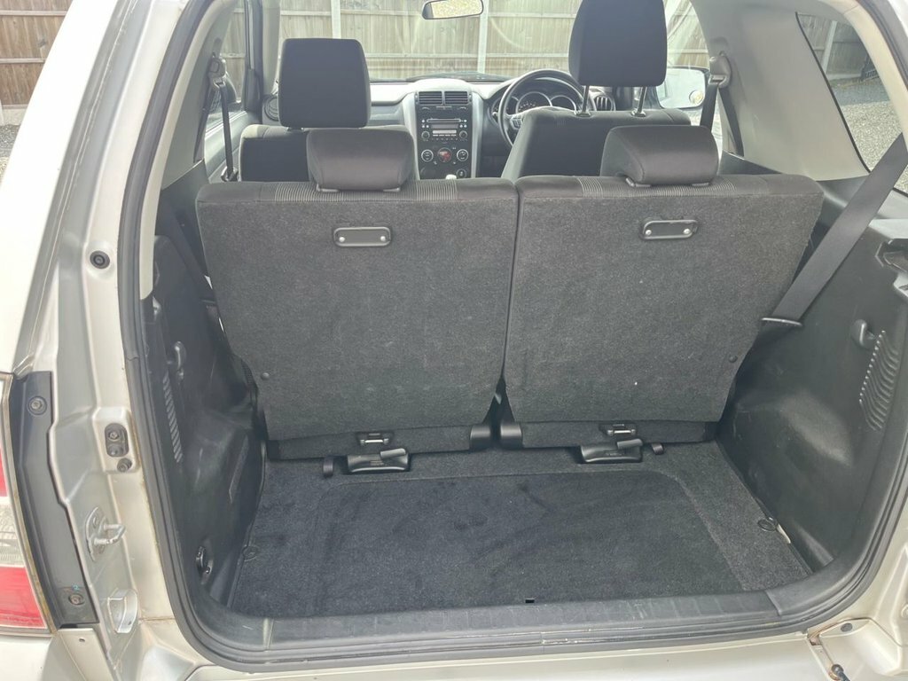 Suzuki Grand Vitara 1.9 Sz-t Ddis 127 Bhp White #32