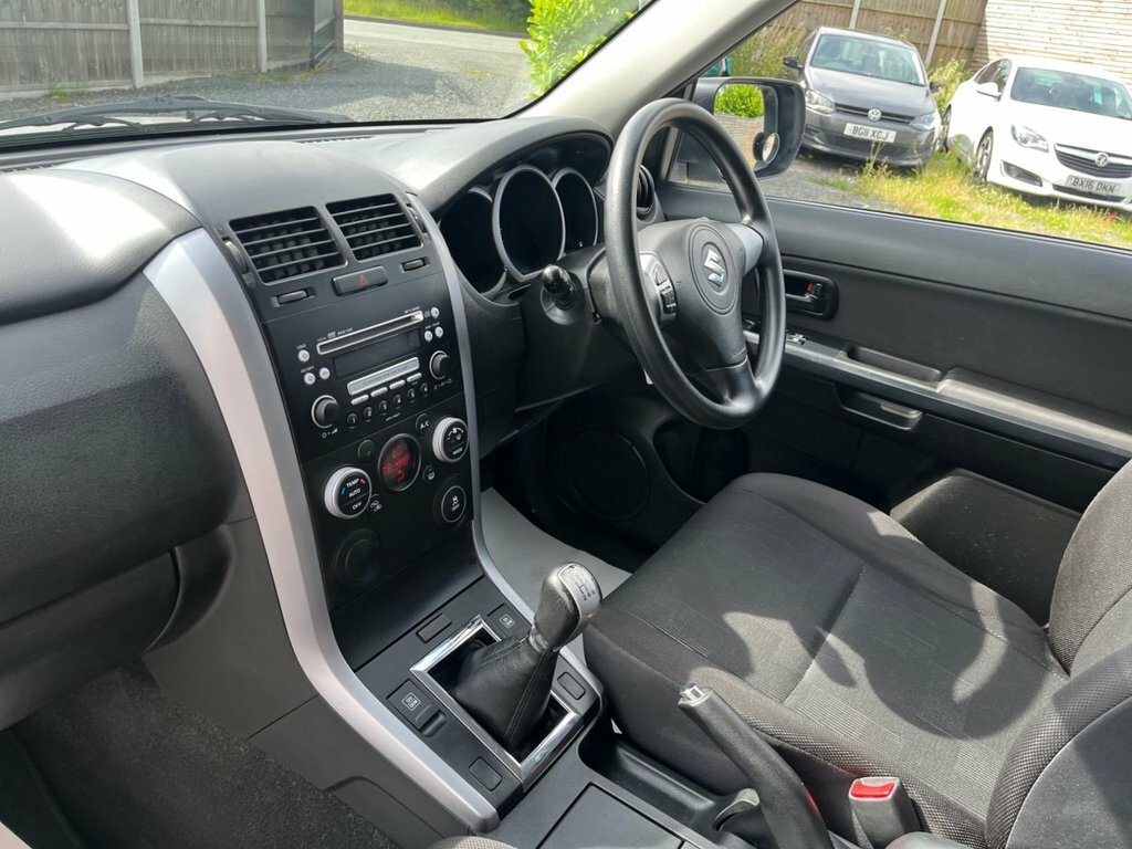 Suzuki Grand Vitara 1.9 Sz-t Ddis 127 Bhp White #40