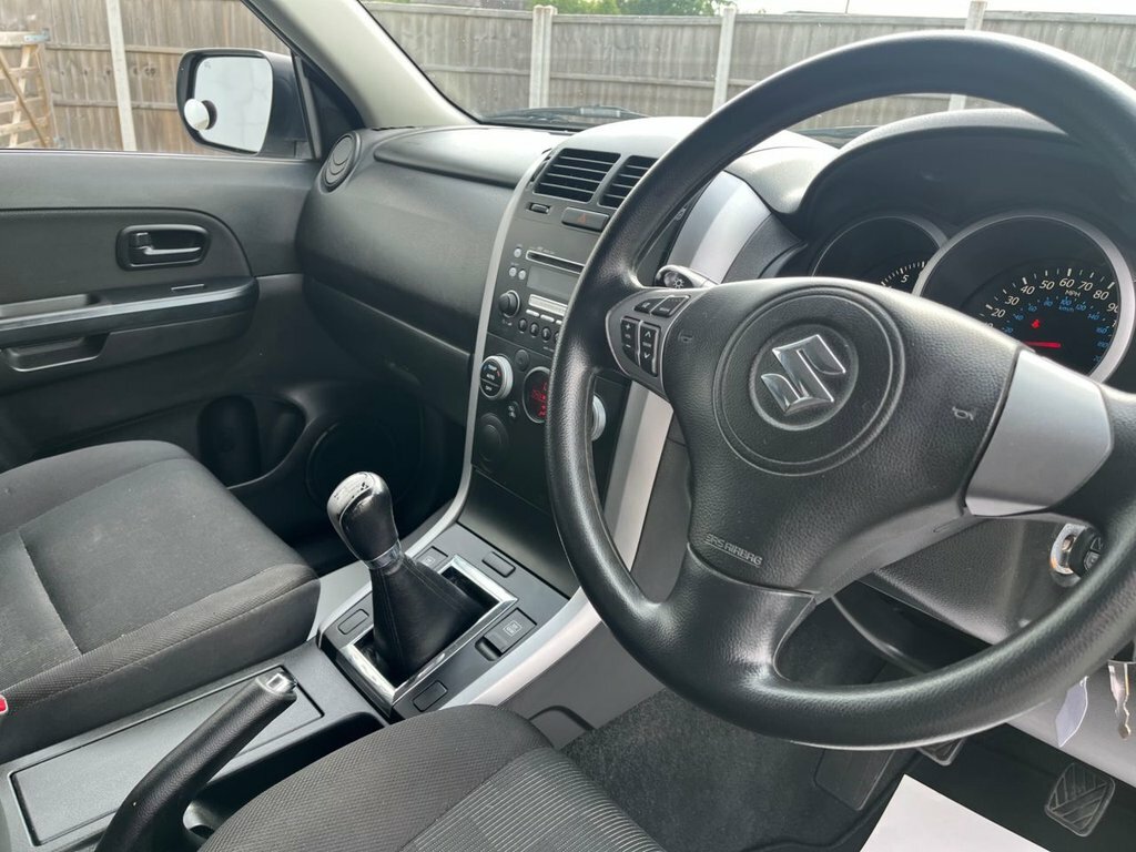 Suzuki Grand Vitara 1.9 Sz-t Ddis 127 Bhp White #26