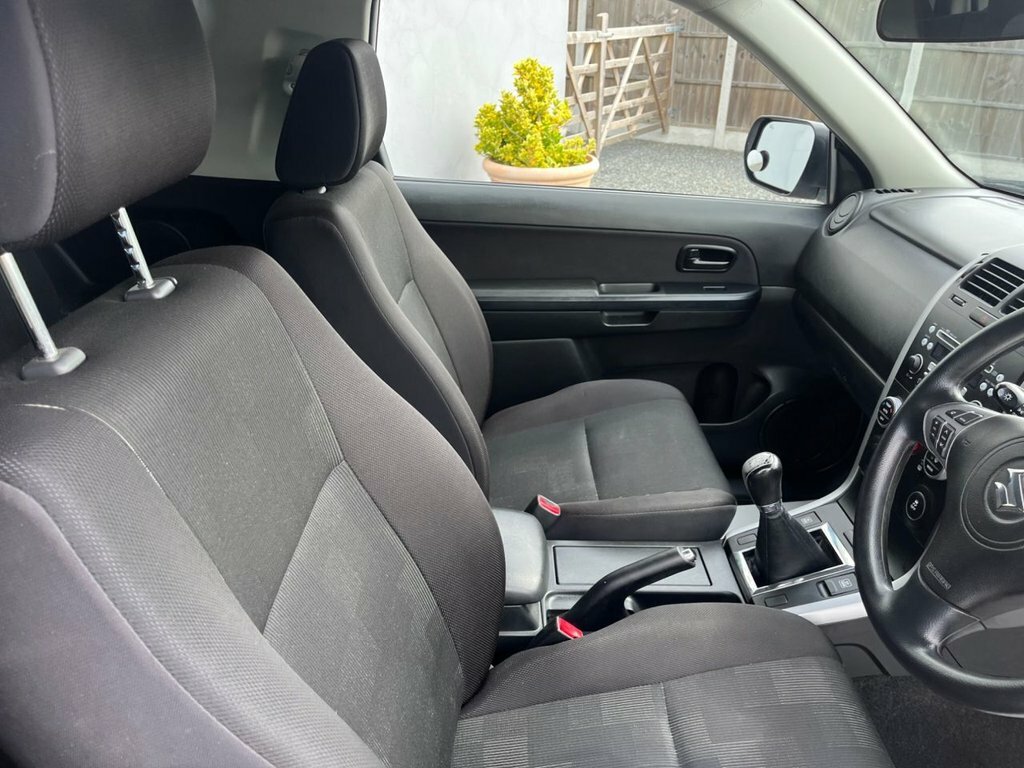 Suzuki Grand Vitara 1.9 Sz-t Ddis 127 Bhp White #22