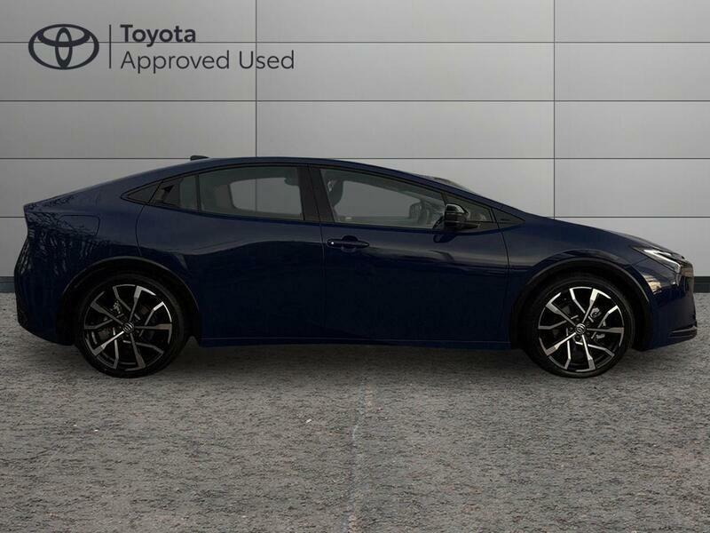 Toyota Prius 2.0 13.6Kwh Excel Hatchback Plug-in Hyb DY75BOF #2