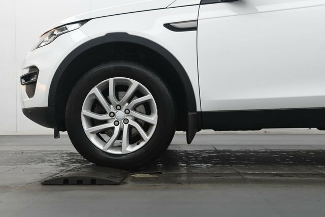Land Rover Discovery Sport Td4 Se Tech Suv White #4