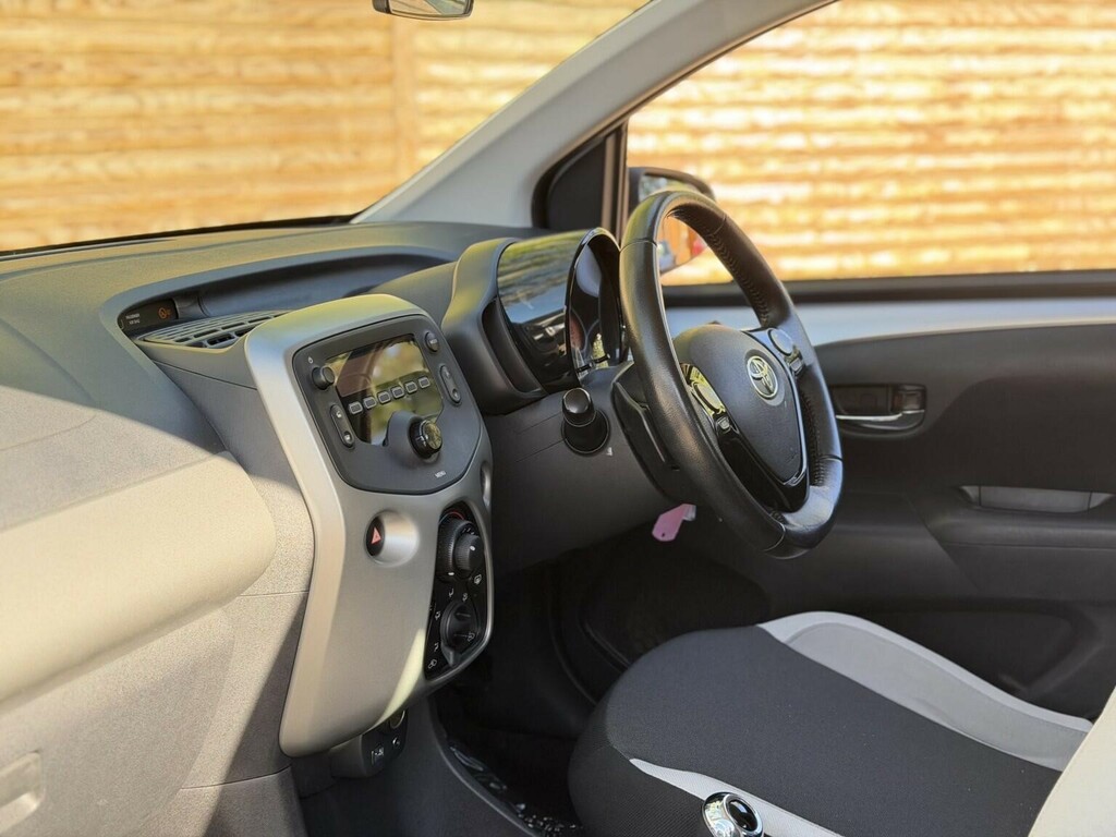 Toyota Aygo 1.0 Vvt-i X-play X-shift Euro 6 