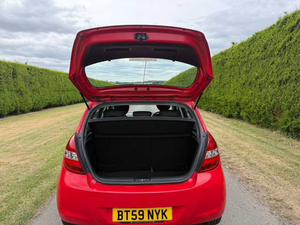 Hyundai I20 Hatchback 1.4 Comfort Euro 5 201060 Red #8