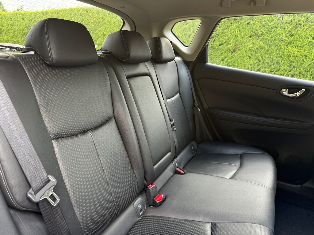 Nissan Pulsar 1.2 Dig-t Acenta Hatchback Red #11