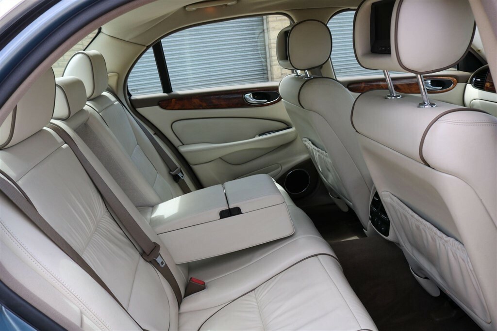 Jaguar XJ 4.2 Xj8 Sovereign Lwb Saloon Blue #21