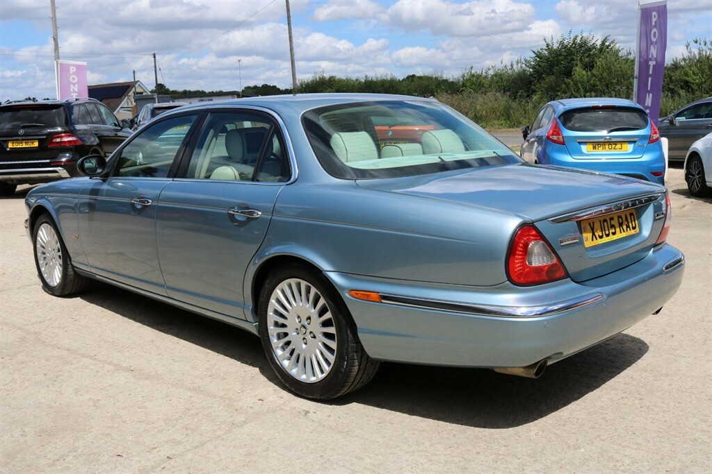 Jaguar XJ 4.2 Xj8 Sovereign Lwb Saloon Blue #10