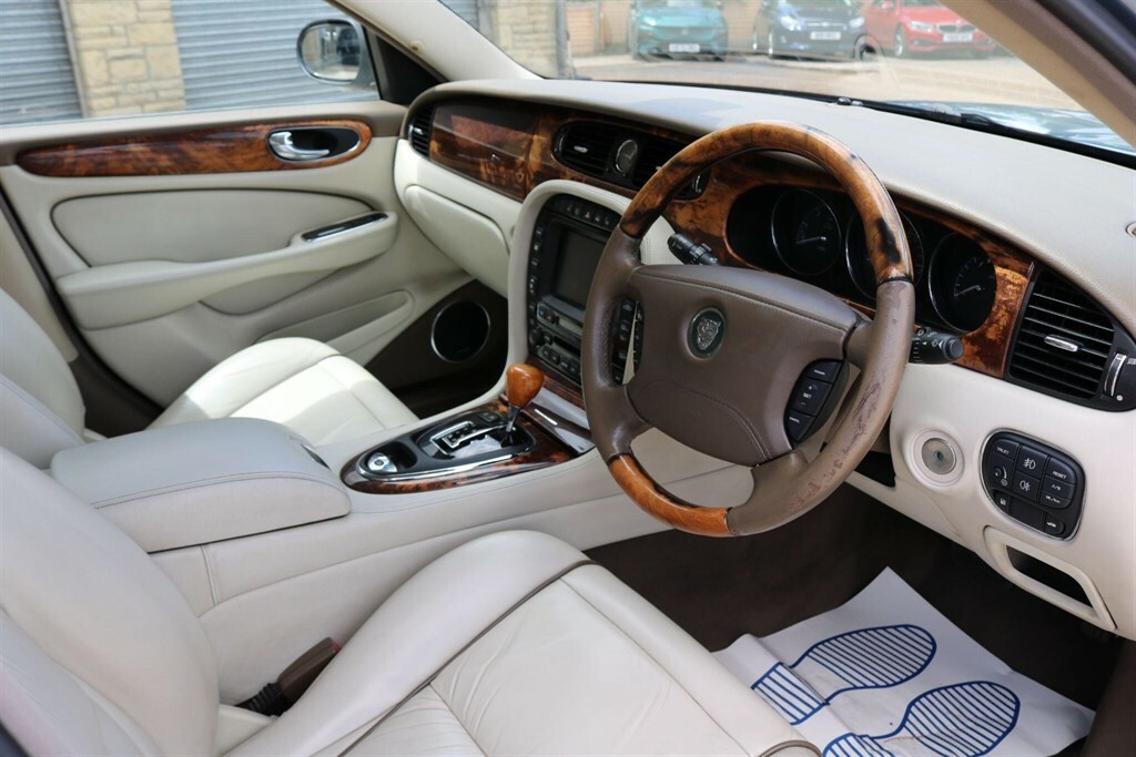 Jaguar XJ 4.2 Xj8 Sovereign Lwb Saloon Blue #17
