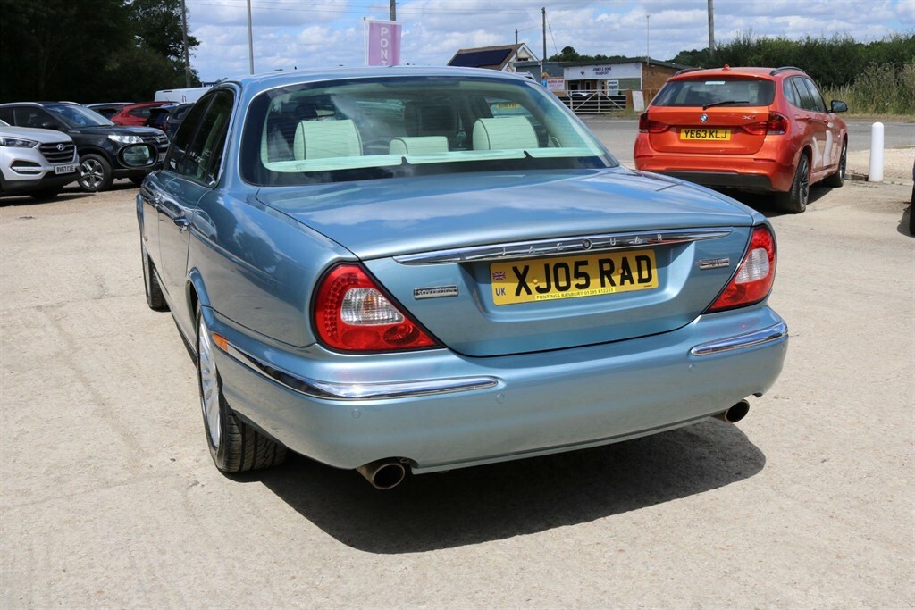 Jaguar XJ 4.2 Xj8 Sovereign Lwb Saloon Blue #9