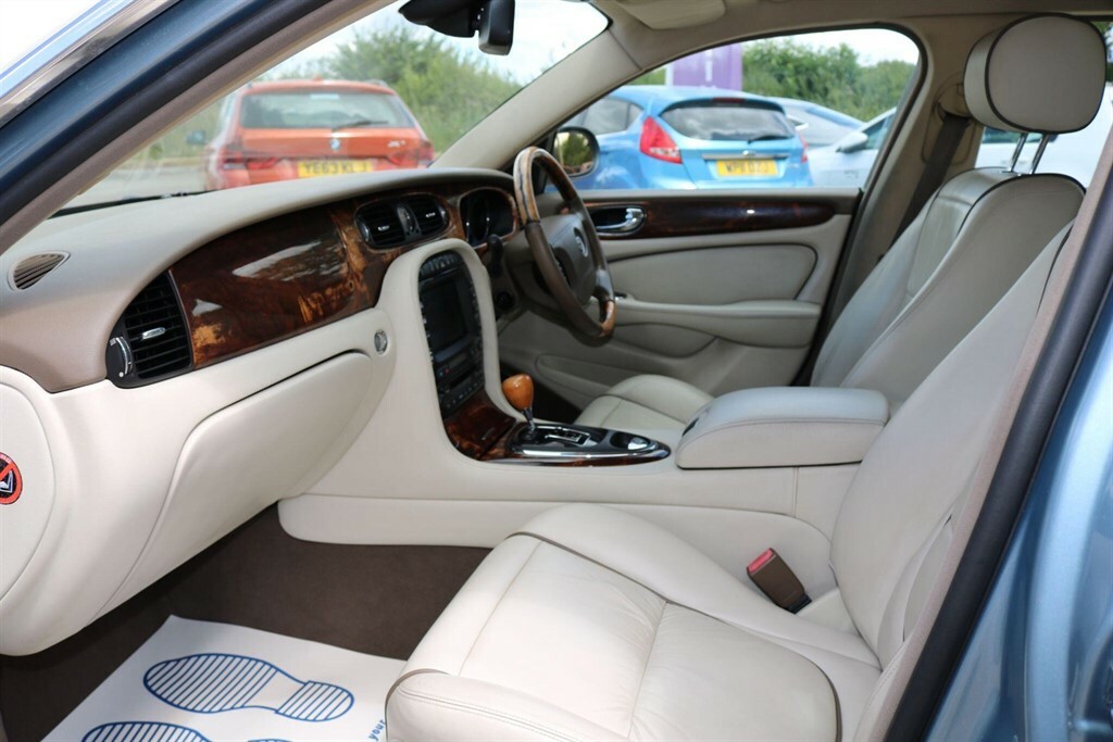 Jaguar XJ 4.2 Xj8 Sovereign Lwb Saloon Blue #19