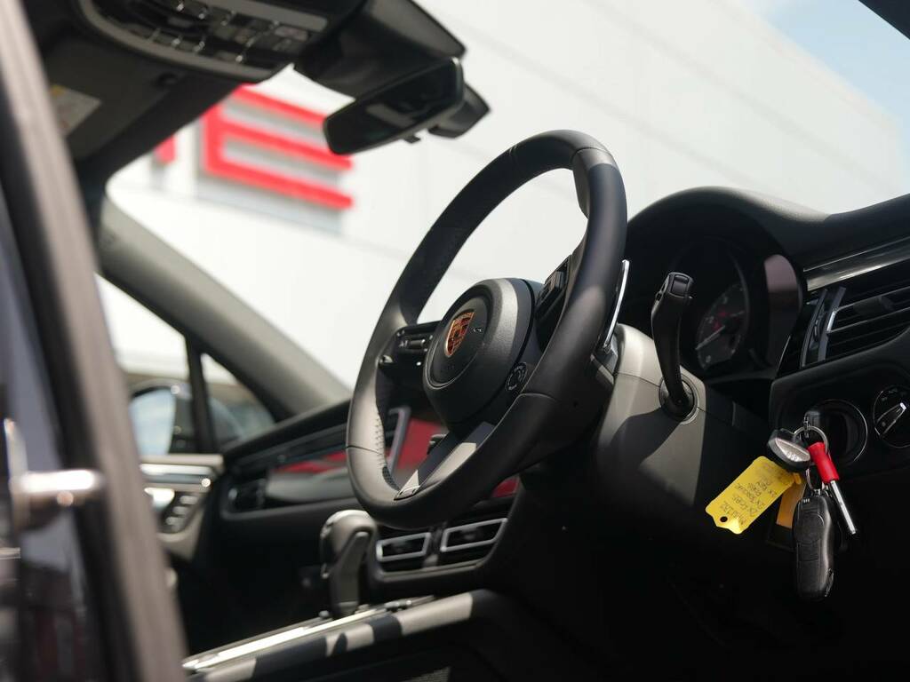 Porsche Macan S Black #5