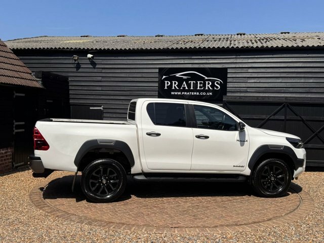 Toyota HILUX D-4d Invincible X Pickup White #5