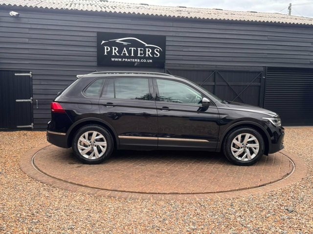 Volkswagen Tiguan Tsi Life Suv Black #5
