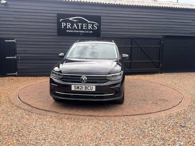 Volkswagen Tiguan Tsi Life Suv Black #4