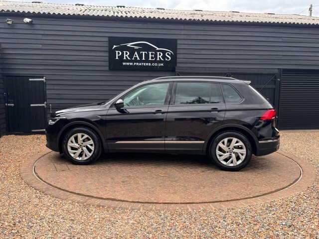 Volkswagen Tiguan Tsi Life Suv Black #6