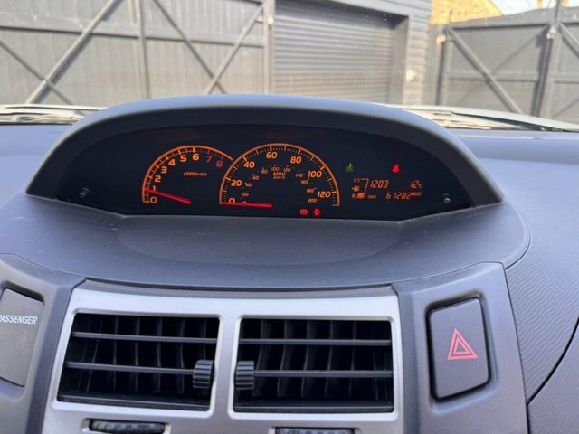 Toyota Yaris 1.33 Dual Red #4