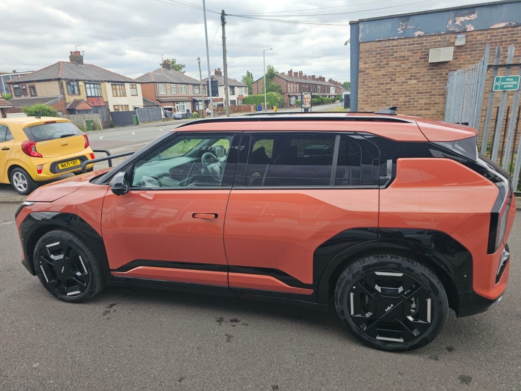 Kia EV3 Gt-line S Orange #5