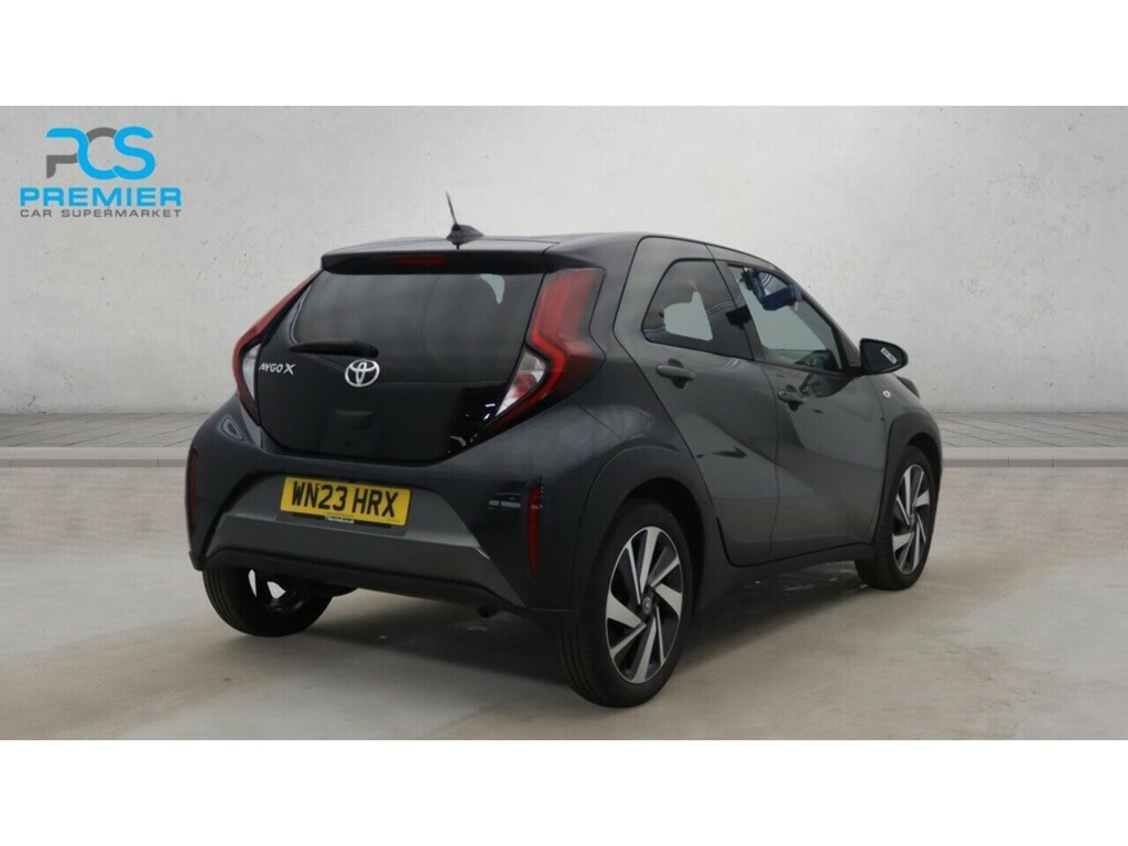 Toyota Aygo X Vvt-i Edge Green #4