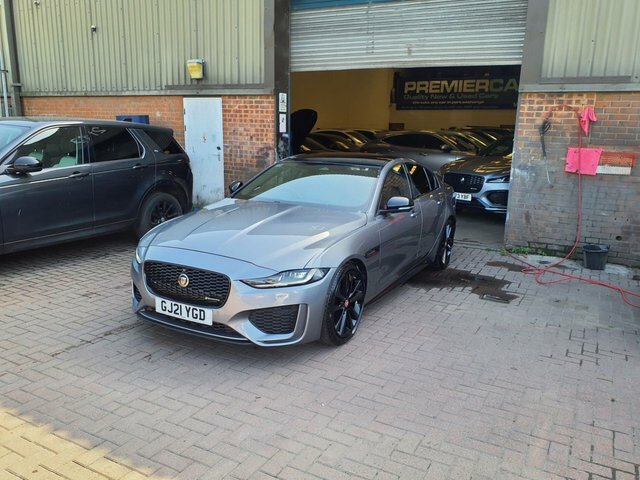 Jaguar XE 2.0 P250i R-dynamic Black Saloon E Black #2